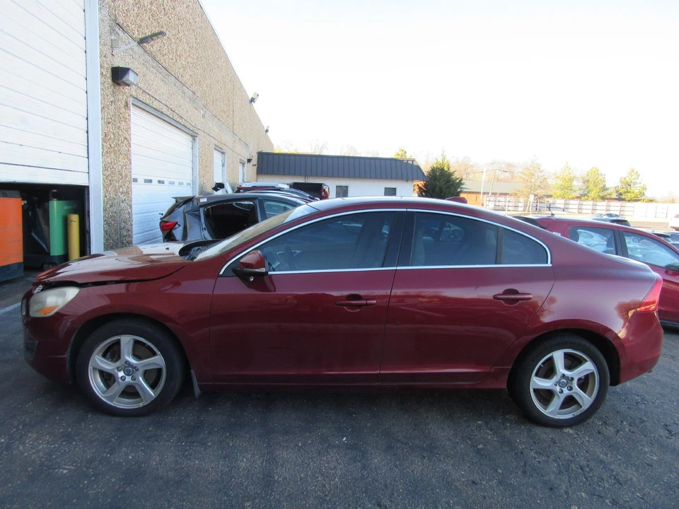 Cubierta Válvula VOLVO 60 SERIES 12 13 Foto 3 de 4