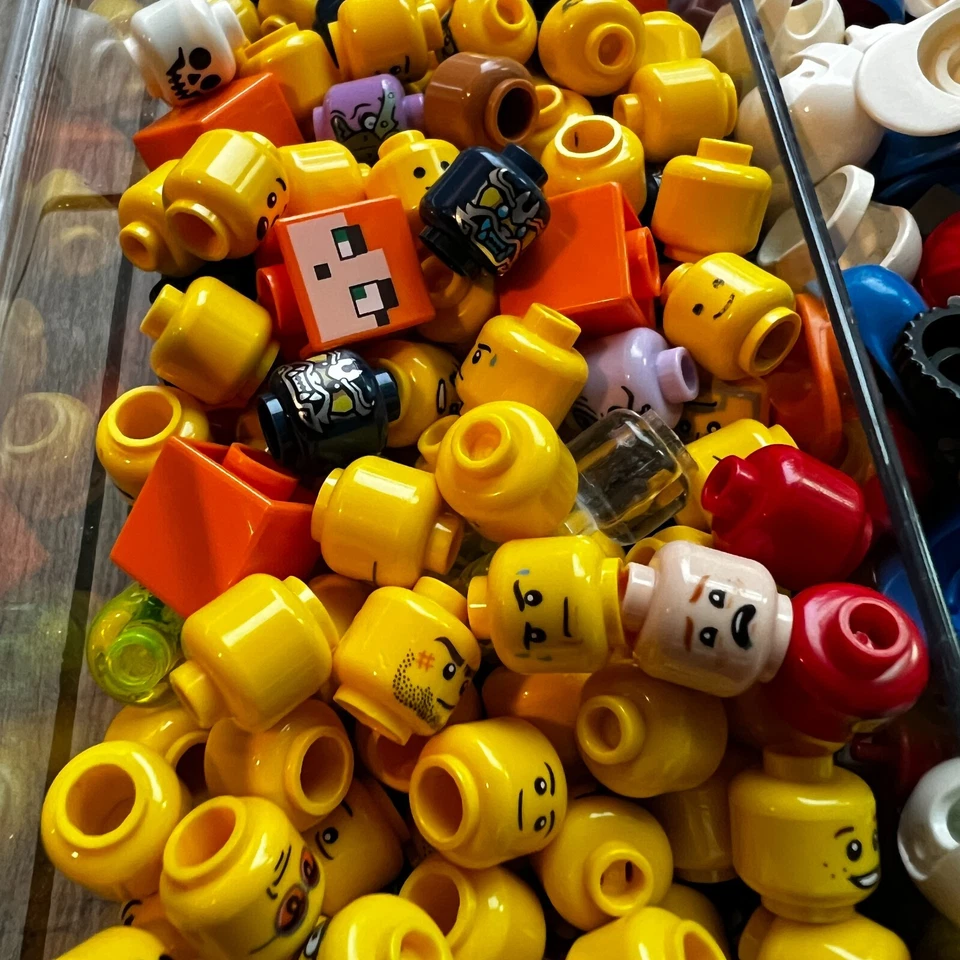 LEGO Lote De Minifiguras Cabezas Sombreros Cascos Torsos, Piernas Piernas Aleatorias A Granel - Elige Foto 2 de 4