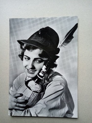 Cartoline anni40/60 Donne in costume /sensuali/in veste militare - Foto 49 di 80