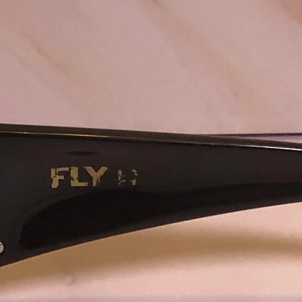 Gafas de sol negras Flys para hombre envolventes tonos deportivos marco negro modelo joven Foto 3 de 4