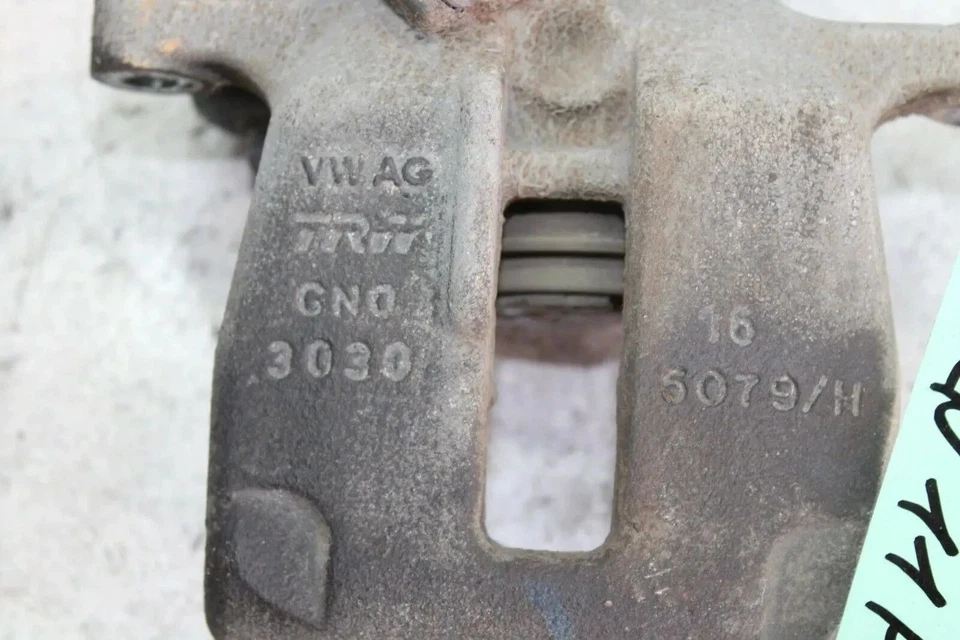 VW Tiguan 5N Bj.11 Bremssattel Bremszange mit Stellmotor hinten rechts 32332267 - Bild 2 von 4