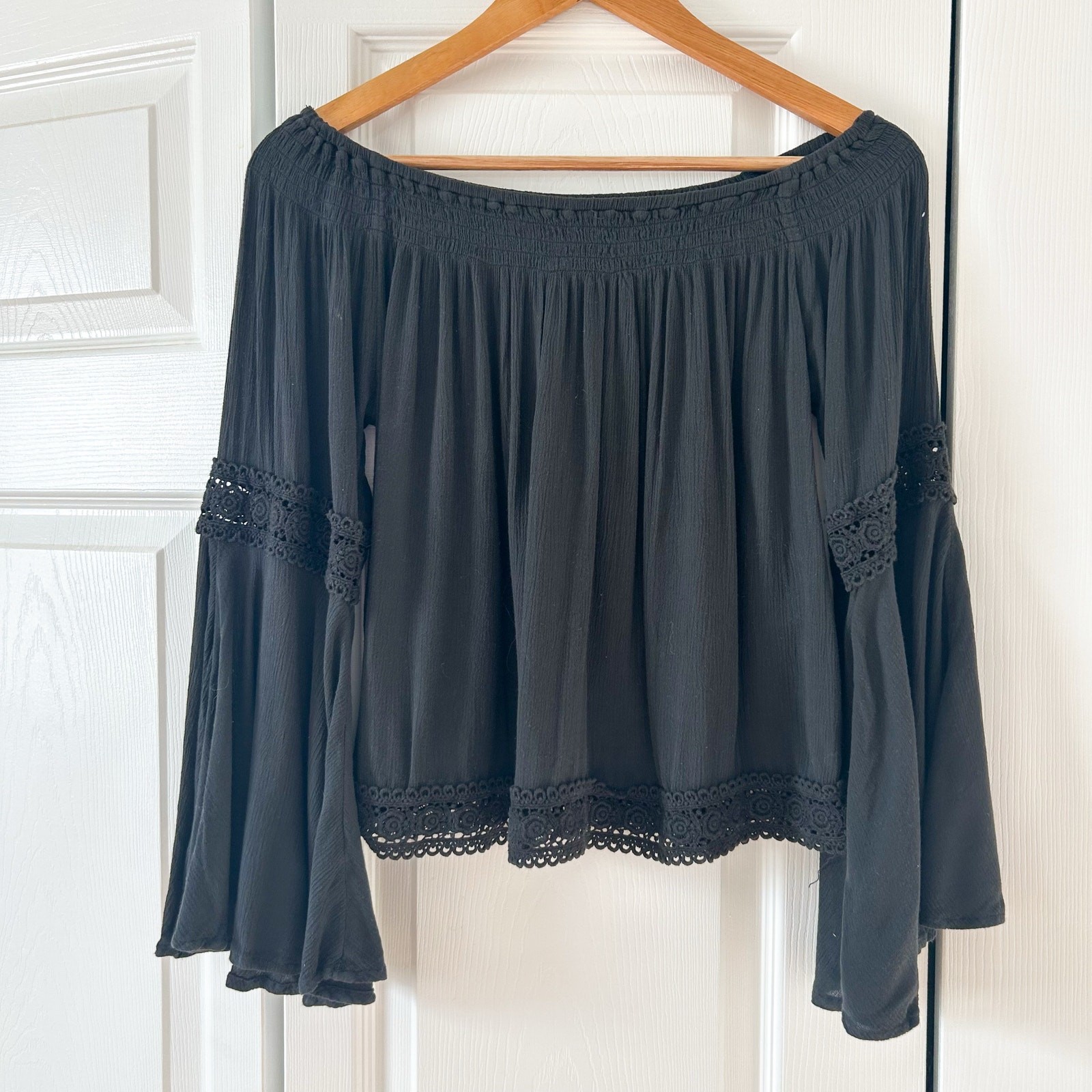 Hollister Black Off Shoulder Boho Peasant Top Bell Sleeves Women’s Size Medium