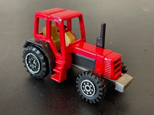 Welly 9131 Red Farm Tractor, Tan Interior, 1/64 - Picture 2 of 3