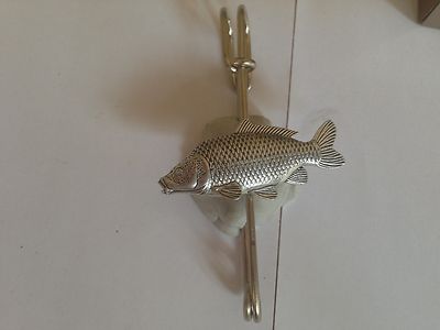 F35 Common Karpfen Kilt Pin Schal oder Brosche Pin Zinn Emblem 3'' 7,5 cm