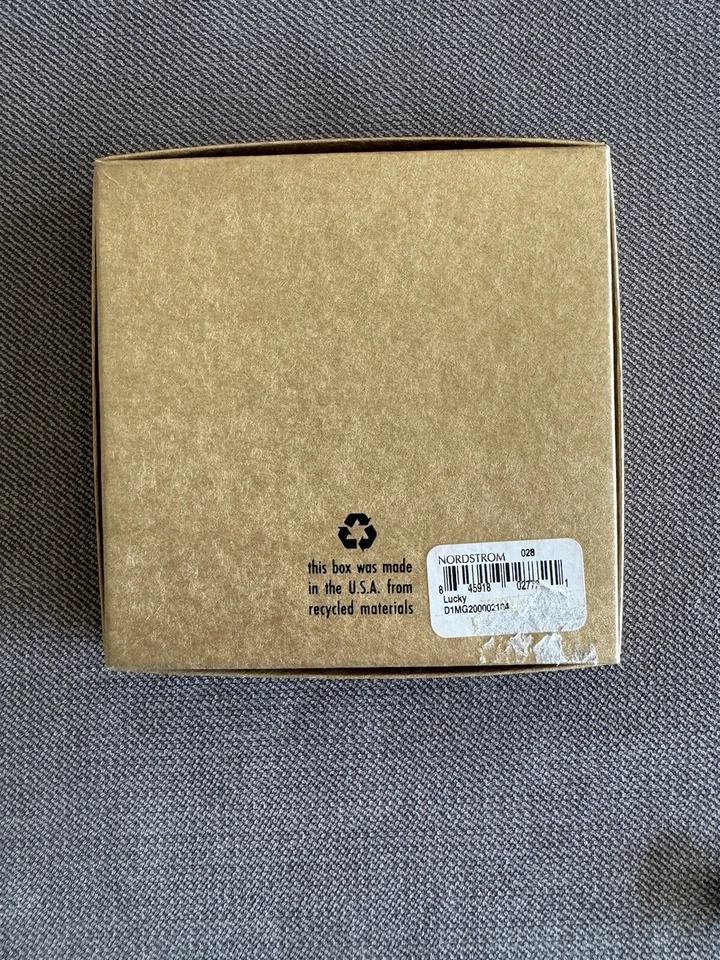 Collar de cadena Dogeared Lucky Elephant sumergido en oro con cuerno de cuentas de gema verde en caja Foto 4 de 4