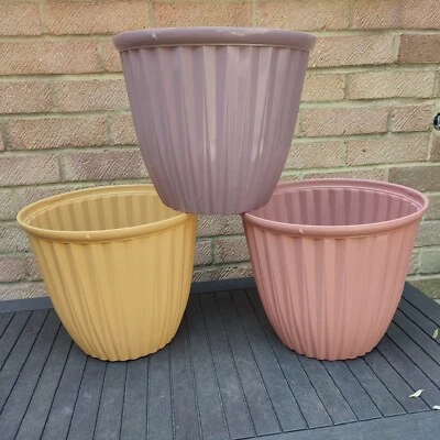 THE GARDEN IMP Decorative Plant Pots Plastic Round Modern Pattern Glossy 3 Colours 30cm