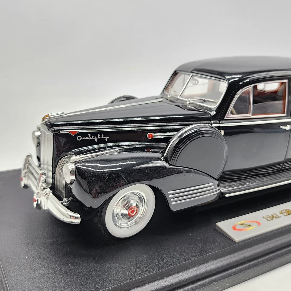 1941 Packard Limousine Signature Models 1:18 Diecast Car Black *Broken Mirror* - Image 3 of 4