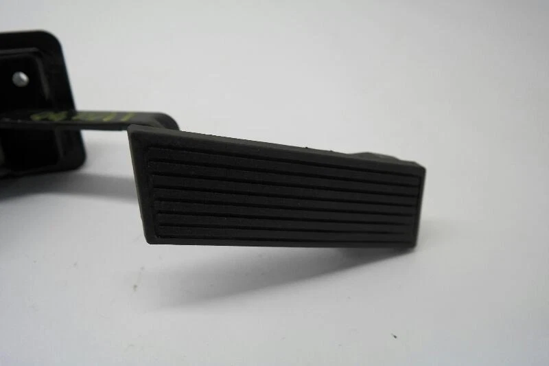 Chrysler PT Cruiser 2005 pedal acelerador de gasolina  Foto 4 de 4