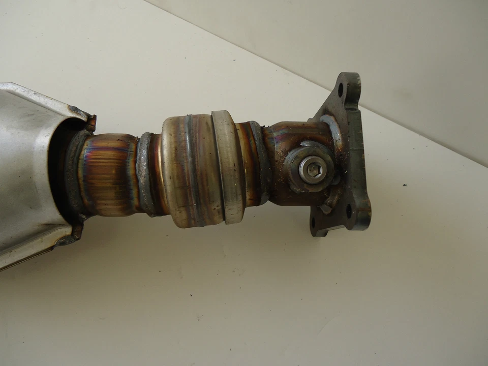 1997 1998 Chrysler Sebring 2.4L L4 Catalytic Converter Foto 3 de 4
