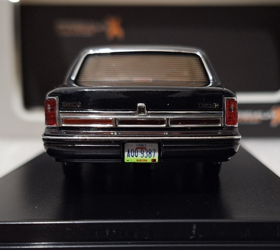 WOW Lincoln Town Car 4-Door 1996 Black 1:43 Premium-X PRD101 IXO