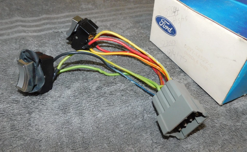 Lincoln Continental 1972 NOS puerta trasera derecha o cuarto interruptor de control de ventana eléctrica Foto 2 de 4