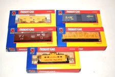 Life Like Lot of 5 HO Freight Cars Boxed Model Railroad Rolling Stock