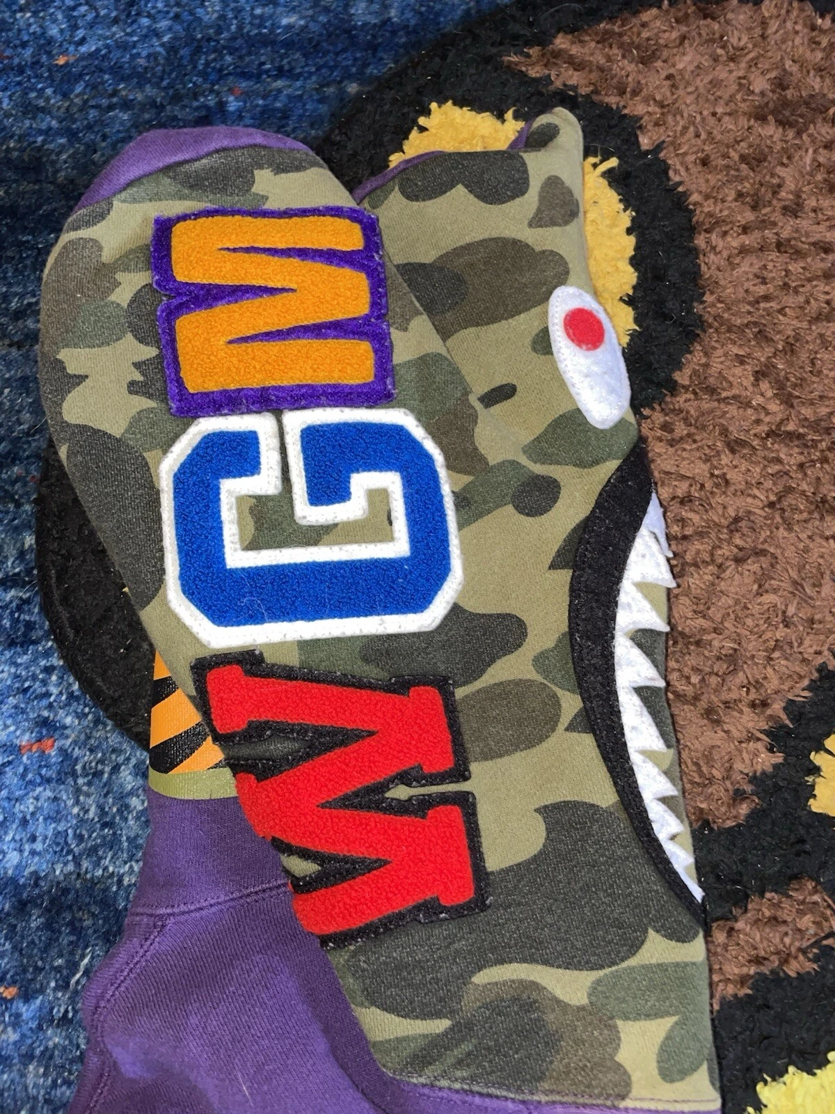 A BATHING APE (BAPE) Testa mimetica di squalo viola BAPE taglia M USATA