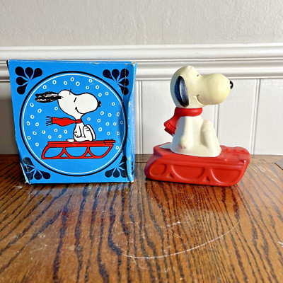 Vintage 1972 Avon Snoopy s Snow Flyer Bubble Bath 10 FL. OZ. Container READ