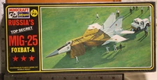 Hasegawa 1970-80's 1/72 Russia's Top Secret MIG-25 Foxbat-A Kit No. 130 Sealed