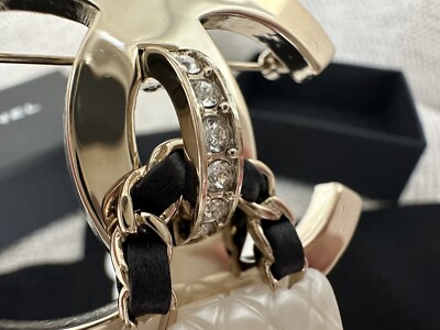 NIB 100%AUTHENTIC Chanel 23C CC Logo Brooch White Resin Bag NIB 100%AUTHENTIC Chanel 23C CC Logo Brooch White Resin Bag