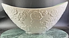 Artisan Collection 10 Strawberry White Roses Relief Shell Serving Bowl Grn Int