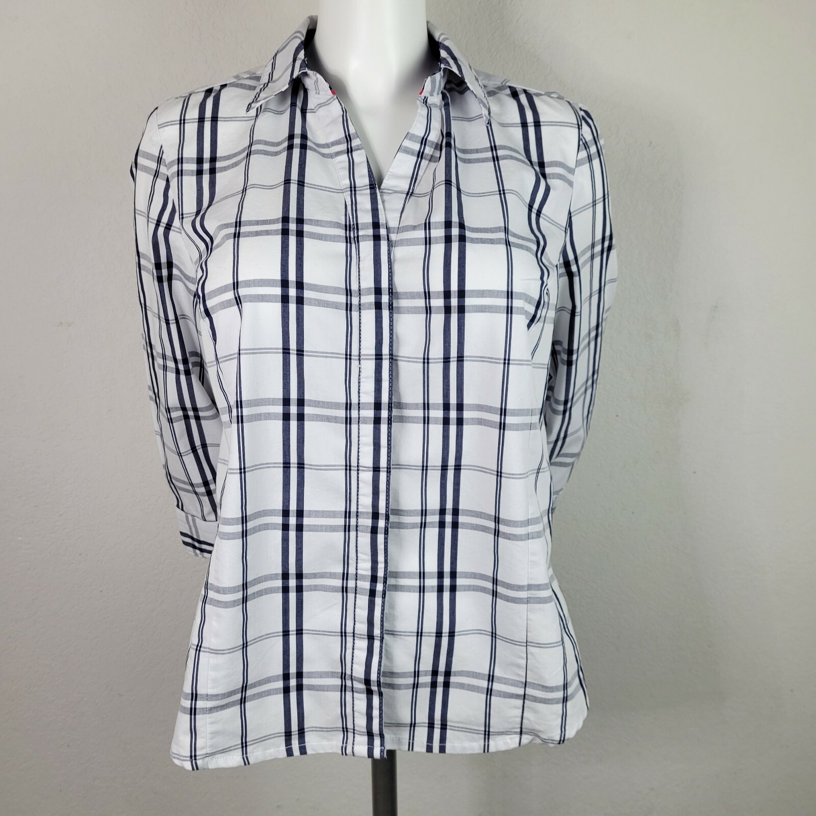 Basic Editions White Plaid Hidden Button Panel Co… - image 1