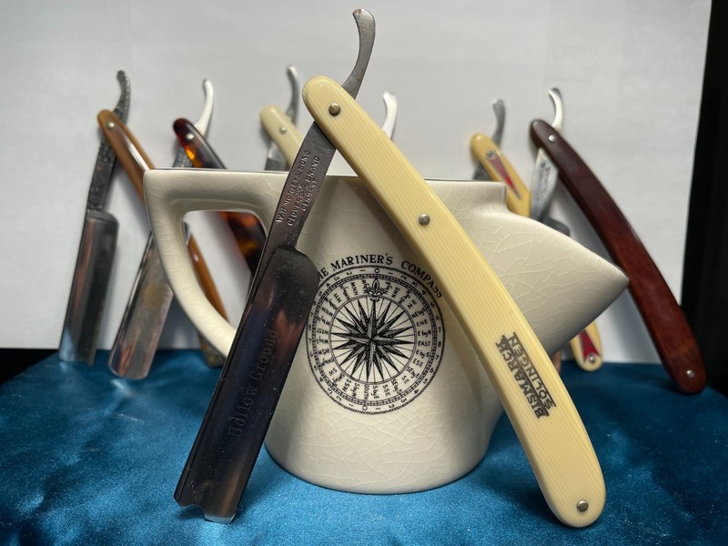 Bismarch solinger W.H. Morley & Song Clover Brand Folding Straight Razor