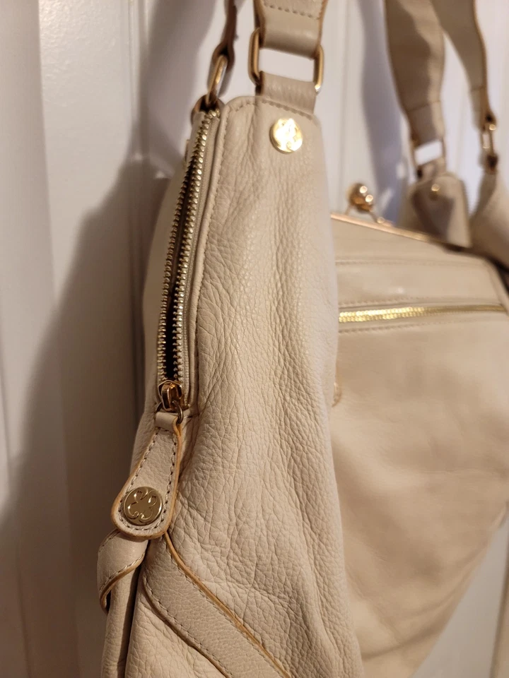 Bolso de Mano Emma Fox Cuero Marfil y Dorado Foto 4 de 4