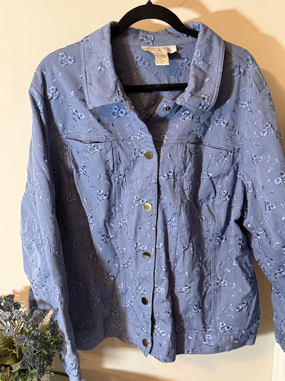 Elana by Tanner Womens embroidered Blue Denim shirt/jacket periwinkle blue Sz22