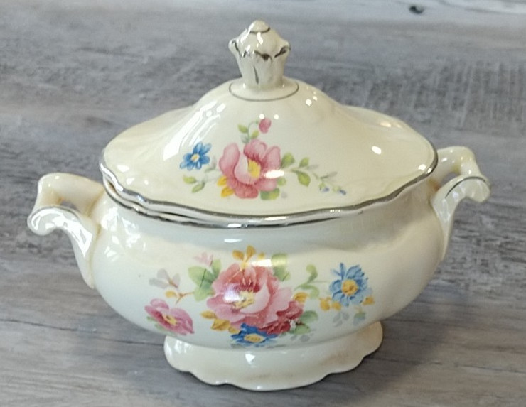 Homer Laughlin - Virginia Rose - Covered Sugar Bowl made in USA