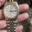 Vtg Seiko SQ Watch Men 34mm Gold Silver Tone 5Y23 8A60 Day Date