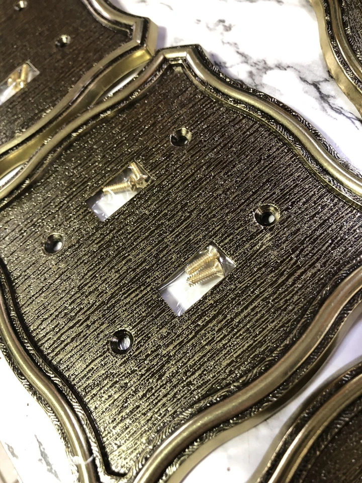 Hermosas cubiertas de salida de placa de interruptor de acero de metal macizo bronce oro 3D de 6 piezas Foto 2 de 3