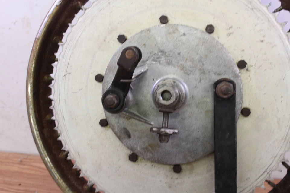 1968 BSA VICTOR 441 Wheel Hub Rim Assembly Foto 3 de 4