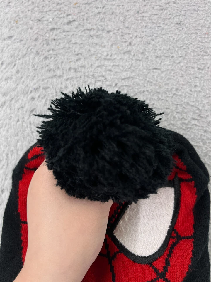 Gorro Spiderman Toque Juvenil Rojo Negro Tejido Bordado Mezcla Acrílico Pom de Esquí Foto 2 de 4