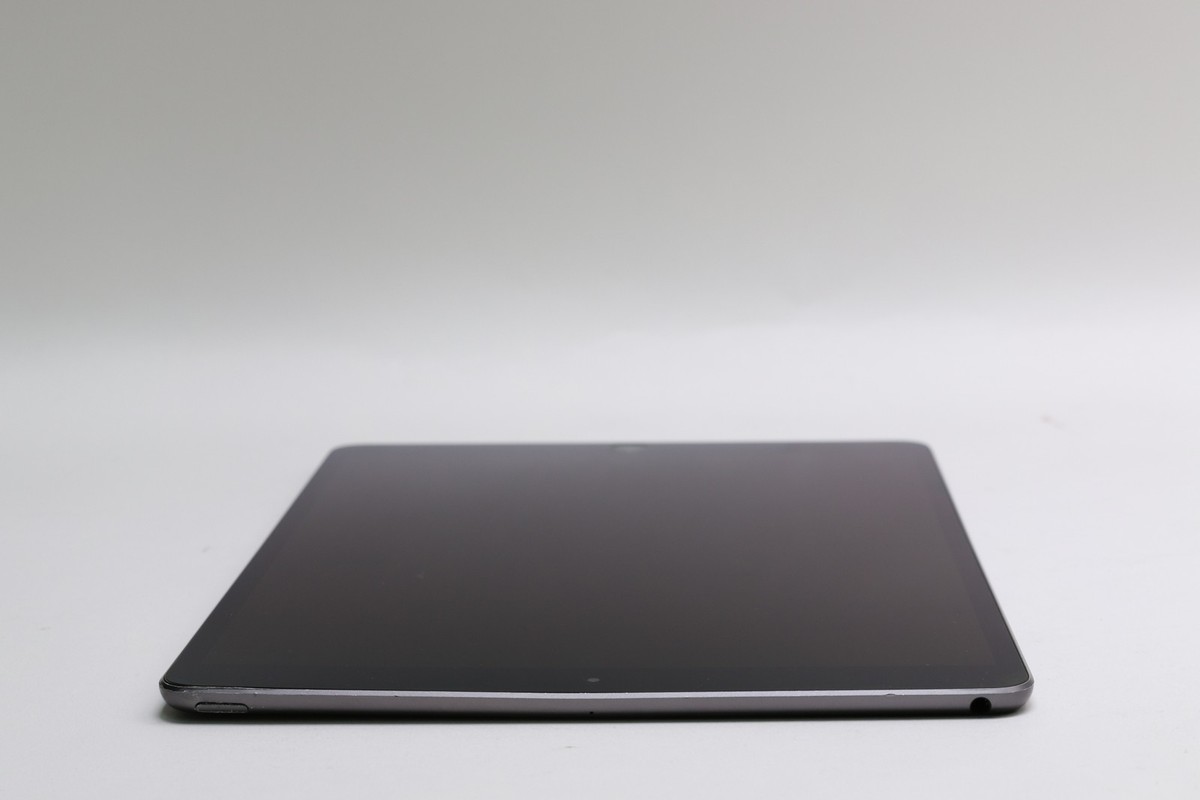 Read! iPad Air 3rd Gen, 64GB, Wi-Fi, Space Gray, MUUJ2LL/A 10.2