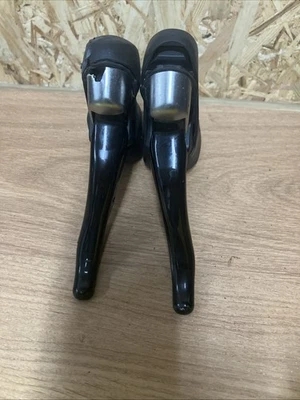Shimano 105 ST-5700 STI 2x10 Speed Brake/Shift Levers Pair - Image 1 of 4