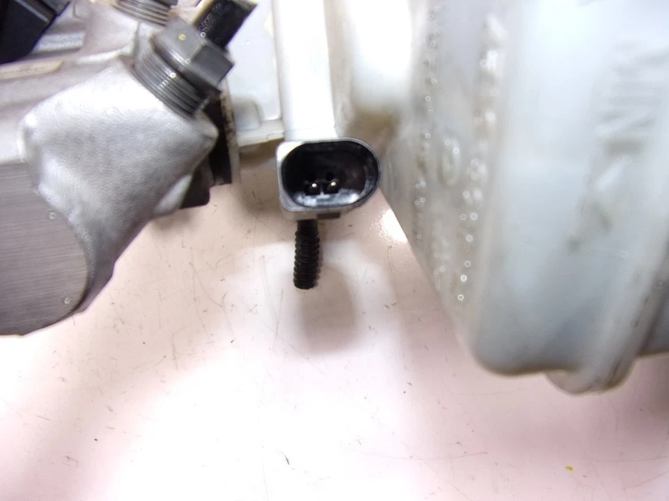 5Q1611021A BREMSPUMPE HAUPTBREMSZYLINDER / 17333952 FÜR SEAT LEON 5F1 2.0 TDI - Image 4 of 4