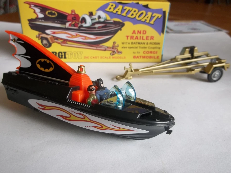 Corgi Model Club 107 - BatBoat & Trailer with Figures & Certificate - Brand NEW - Image 3 of 4