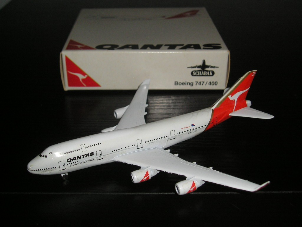 Schabak 1:600 Qantas  B747-400   (bw/with box/MIB) Reg.VH-OJA