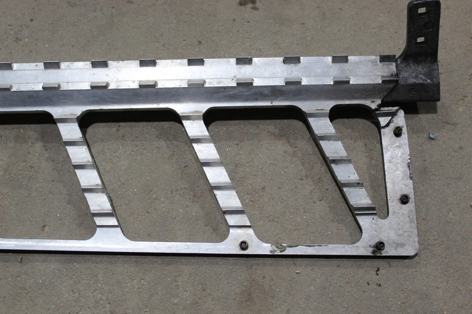 Polaris Rmk 800 2014 155 pulgadas estribo izquierdo reposapiés agrietado Foto 4 de 4