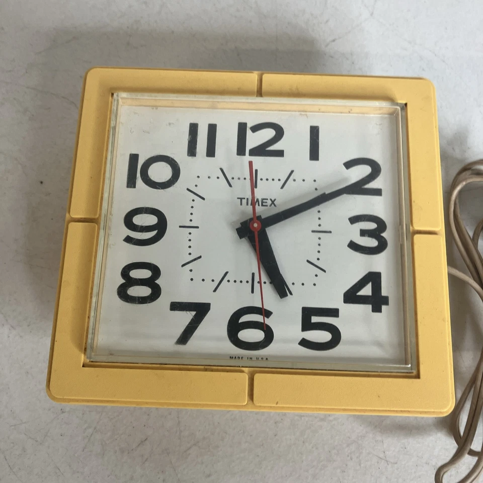 "Reloj de Pared Timex Amarillo 6.25x5.75"" Modelo 2203A De Colección Probado y Funciona Hecho en EE. UU." Foto 2 de 4