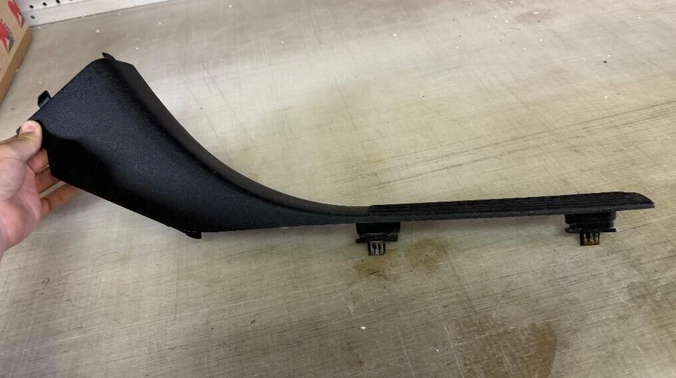 Placa de umbral de puerta trasera izquierda/conductor Chevy Equinox 2005-2009 P/N 15227954 pieza OEM Foto 3 de 4