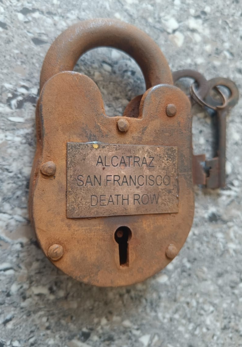 置物 (DEATH) OR GLORY padlock 5'' Padlock Alcatraz San Francisco Death Row Lock with 2 Keys