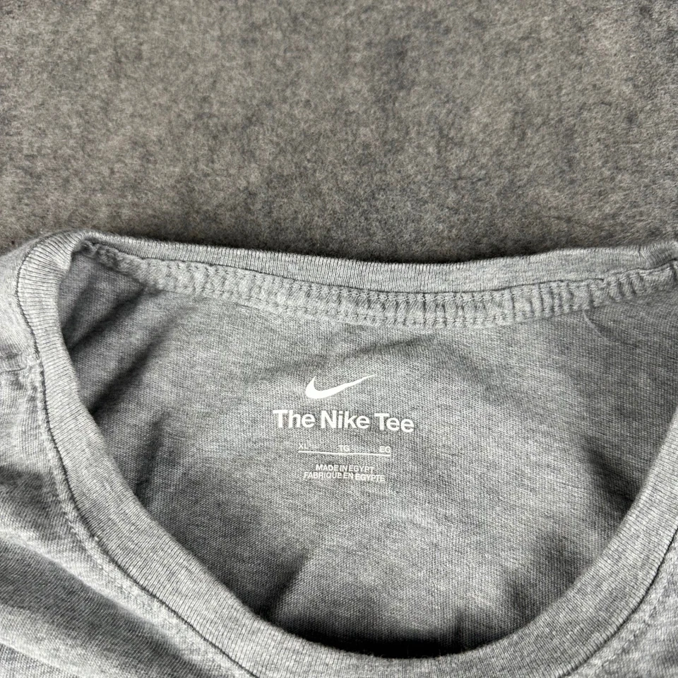 Мужская футболка для гольфа Nike размер XL серая Just Tap It графическая футболка Swoosh мяч для гольфа - Изображение 4 из 4