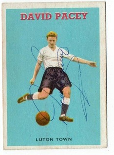 DAVE PACEY signed 1959 A&BC Red Back card #38 LUTON TOWN †2016