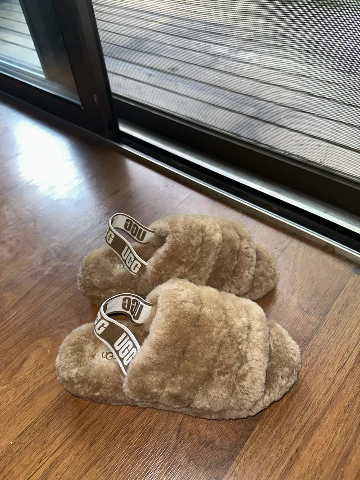 UGG Fluff Yeah Sliipers 女士尺寸 us7,UK 5 ~ 浅棕色/棕褐色 — 第 2/4 张图片