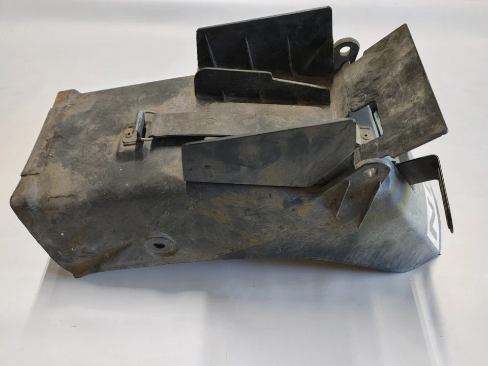 1984 - 1985 年雅马哈 FJ1100 后挡泥板挡泥板车牌架 — 第 3/4 张图片