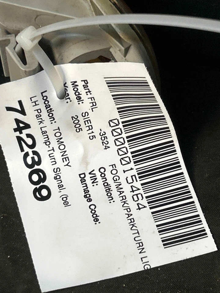 Fits 1999-2007 GMC Sierra 1500 Left Fog/Turn light OEM:15199560 Foto 4 de 4