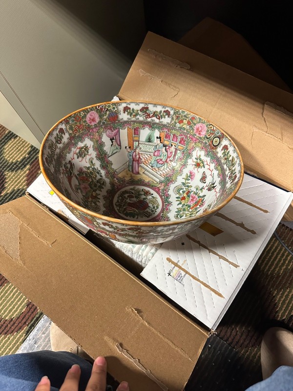 Lovely Large Vintage Chinese Rose Medallion Bowl