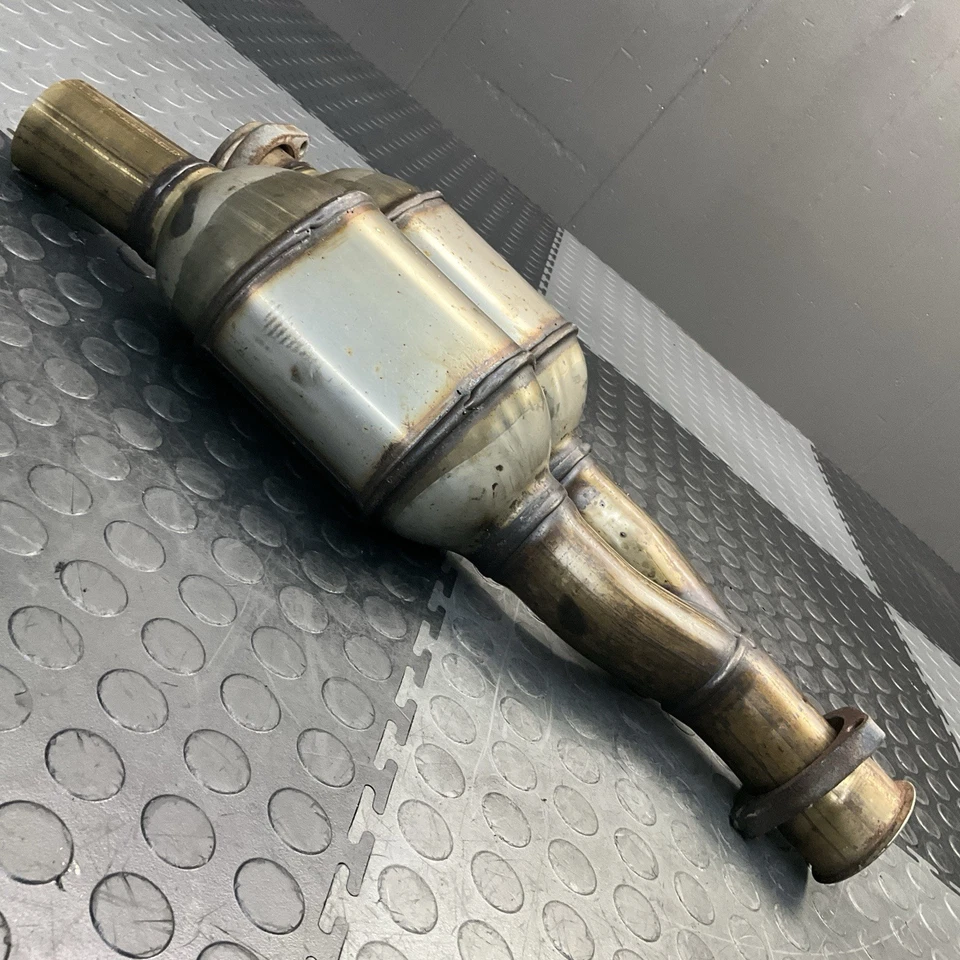 Mercedes SLK320 2001-2004 convertidor catalítico sistema de escape doble fabricante de equipos originales Foto 4 de 4