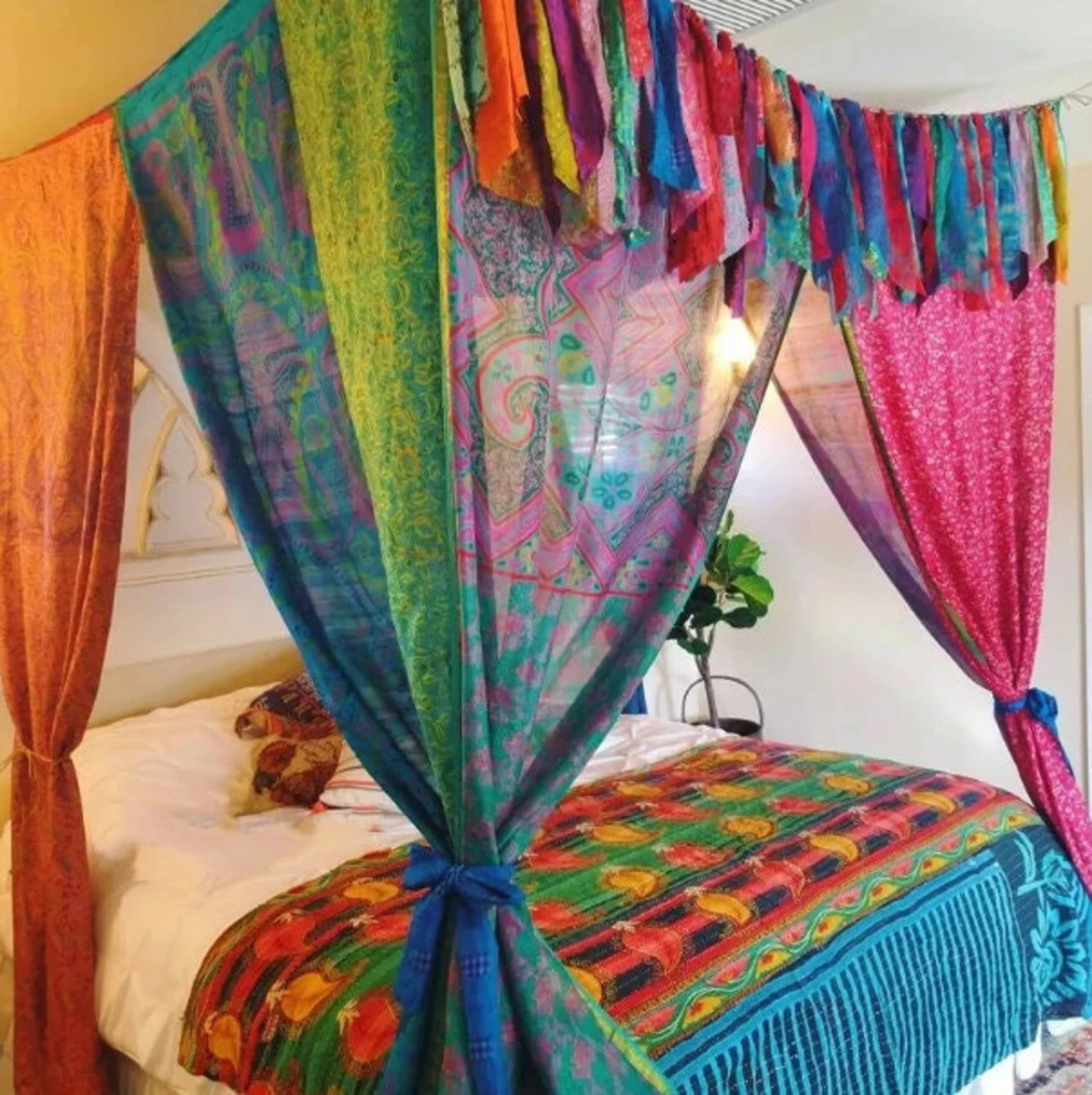 Silk Bed Canopy Curtain. Queen and King/californian King 