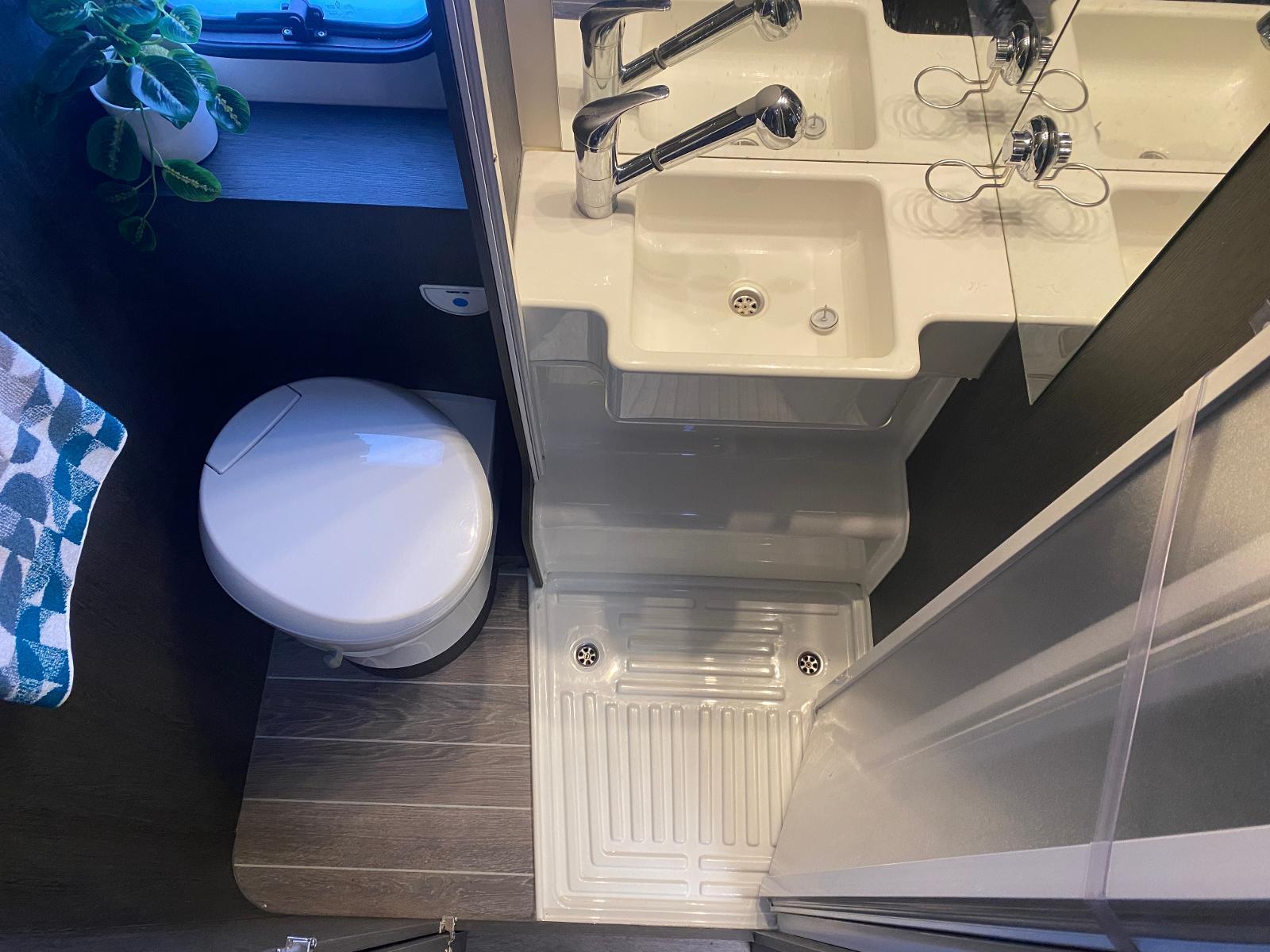 Roller Team Zefiro 665 4 Berth 4 Travel Seat Rear Fixed Bed Motorhome