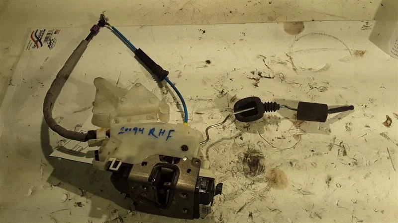 Mercedes Benz E250 E300 E350 E400 E550 E63 2014 actuador de bloqueo de puerta delantera derecha Foto 2 de 4