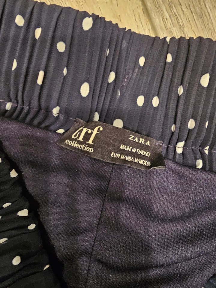 Calça Zara Wide Leg Acordeão/Plissada Azul Marinho Bolinhas Tamanho M  - Imagem 3 de 4